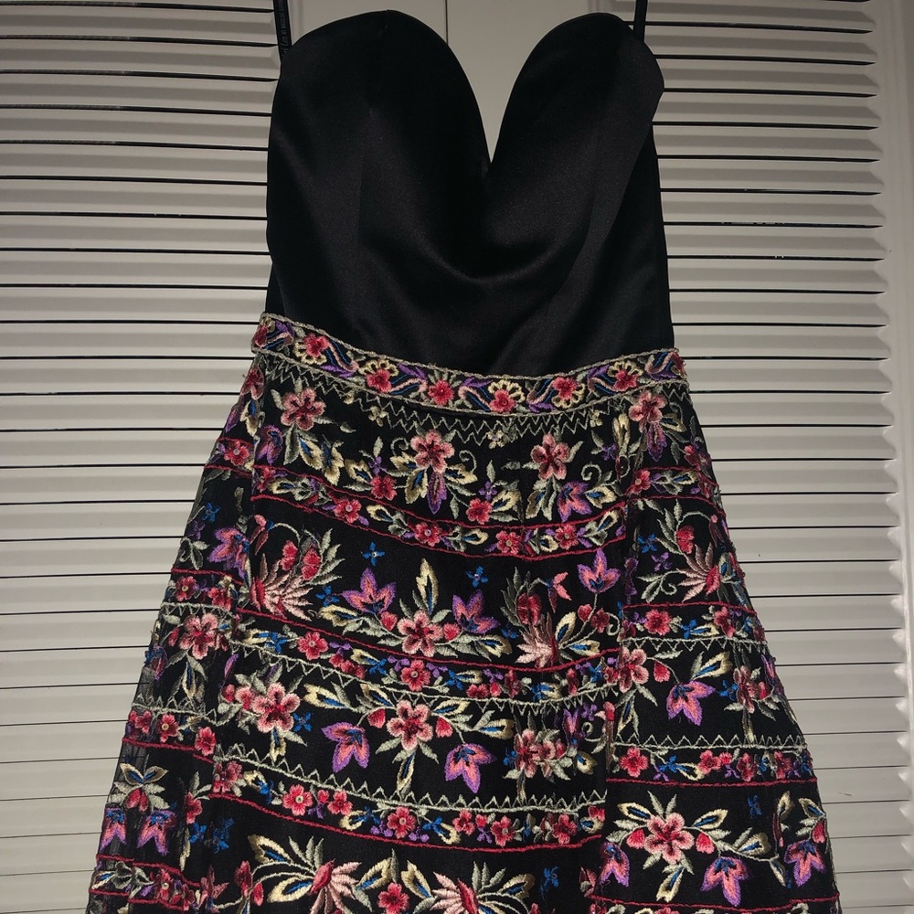 Dress - Picture 2 of 6
